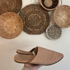Slide on wicker flats